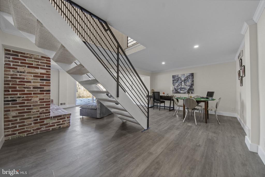 1733 LARK LANE