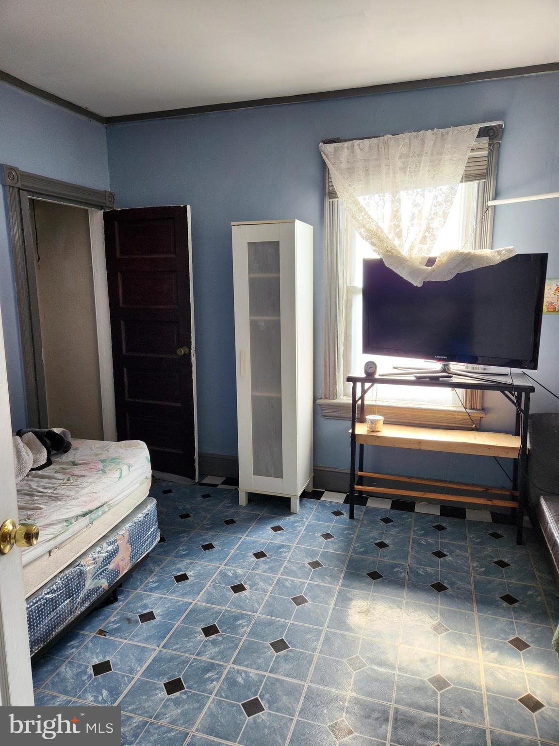 2725 CRAMER STREET
