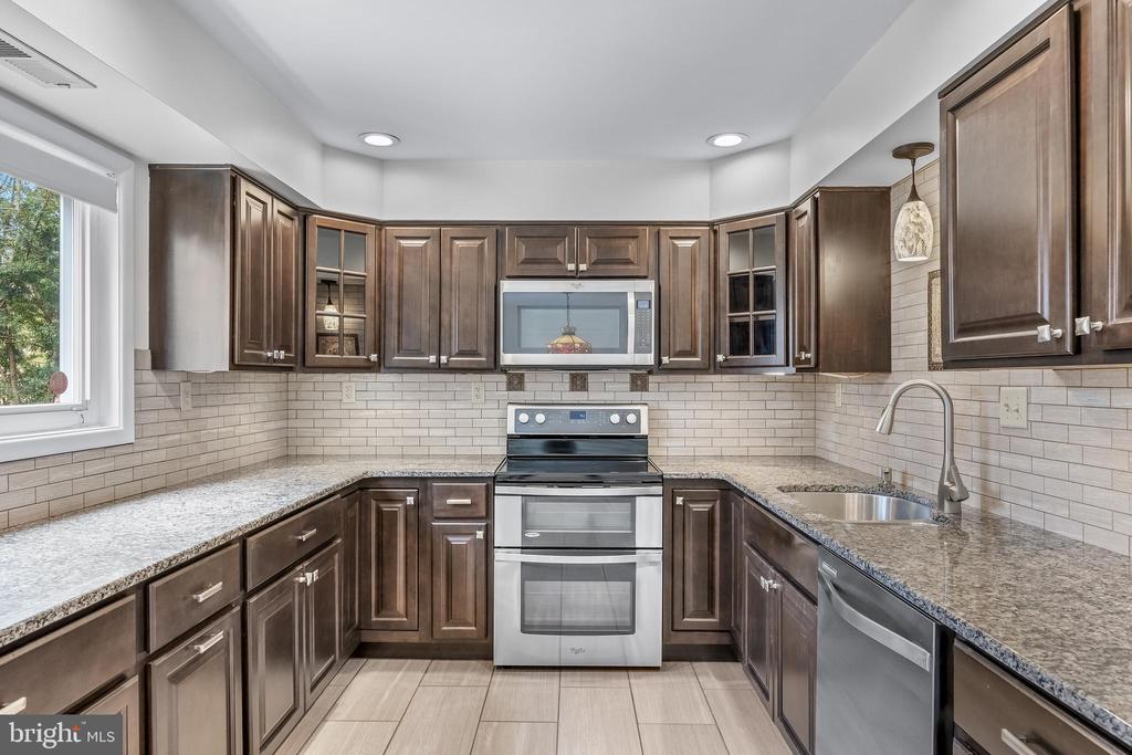 10 GLENWOOD DRIVE