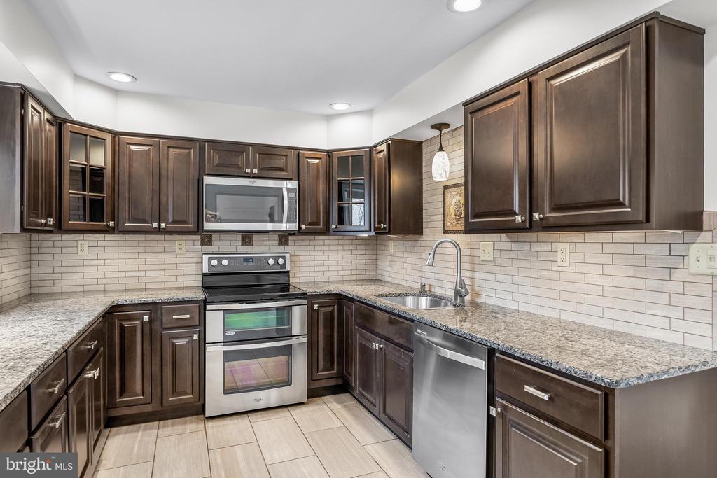 10 GLENWOOD DRIVE