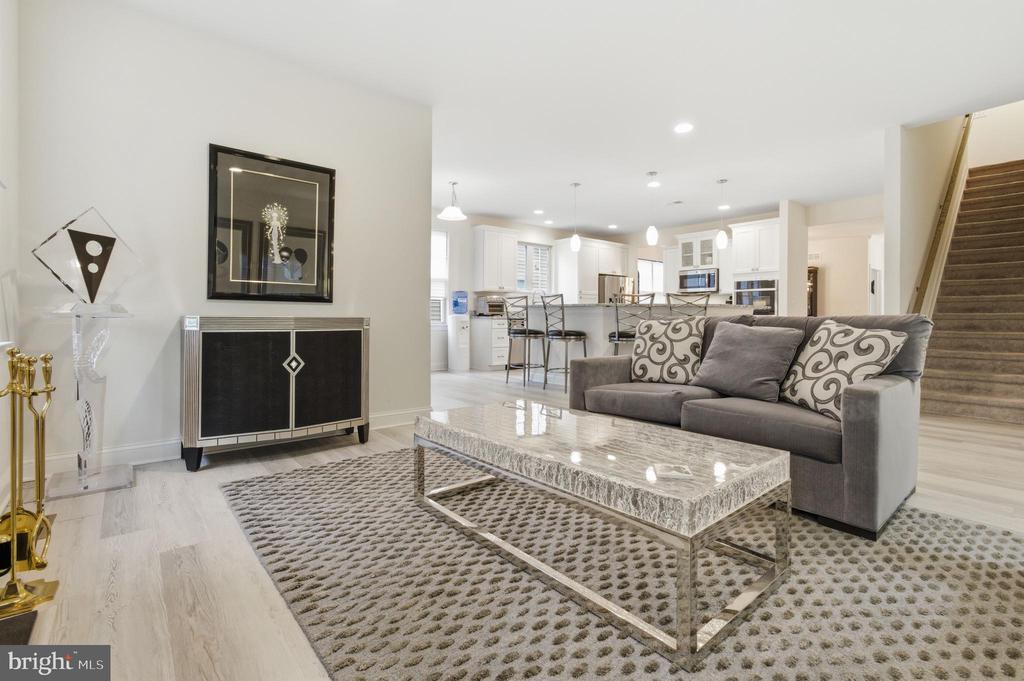28 GAINSBORO DRIVE