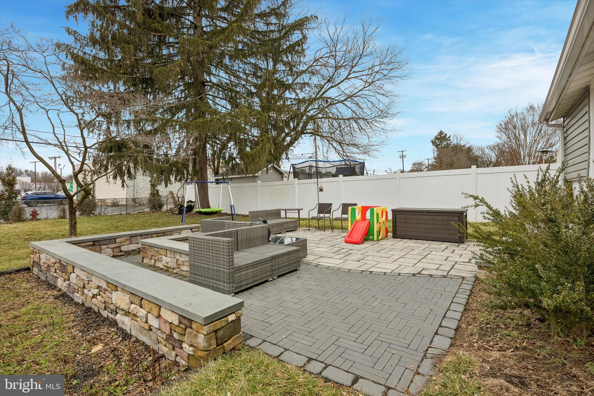 23 STATION AVENUE