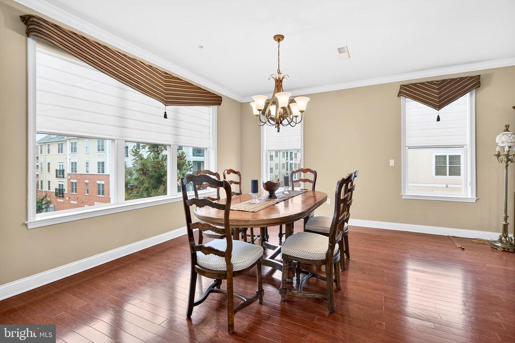 137 PLAZA GRANDE