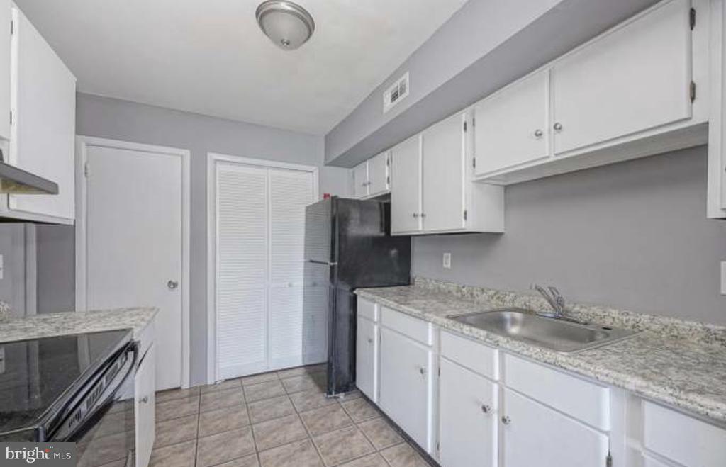 7 LYRIC COURT