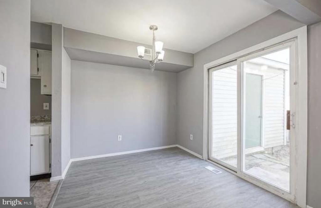 7 LYRIC COURT