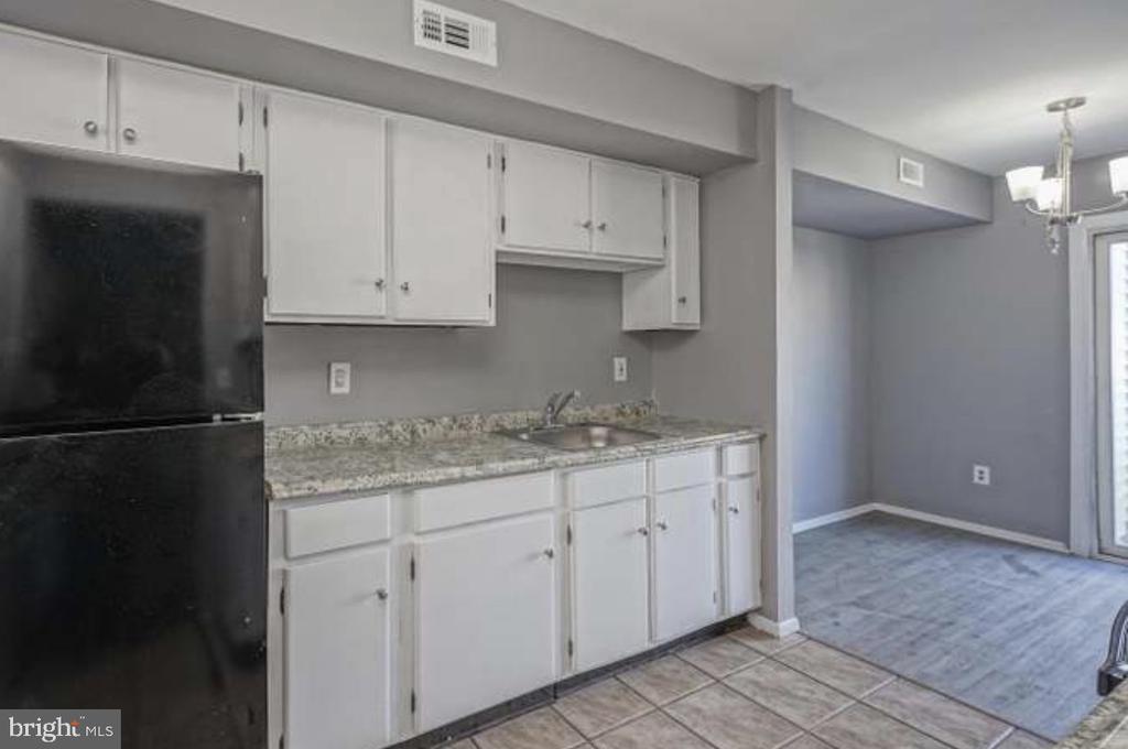 7 LYRIC COURT