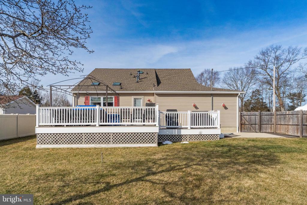 2212 KINGSFORD LANE