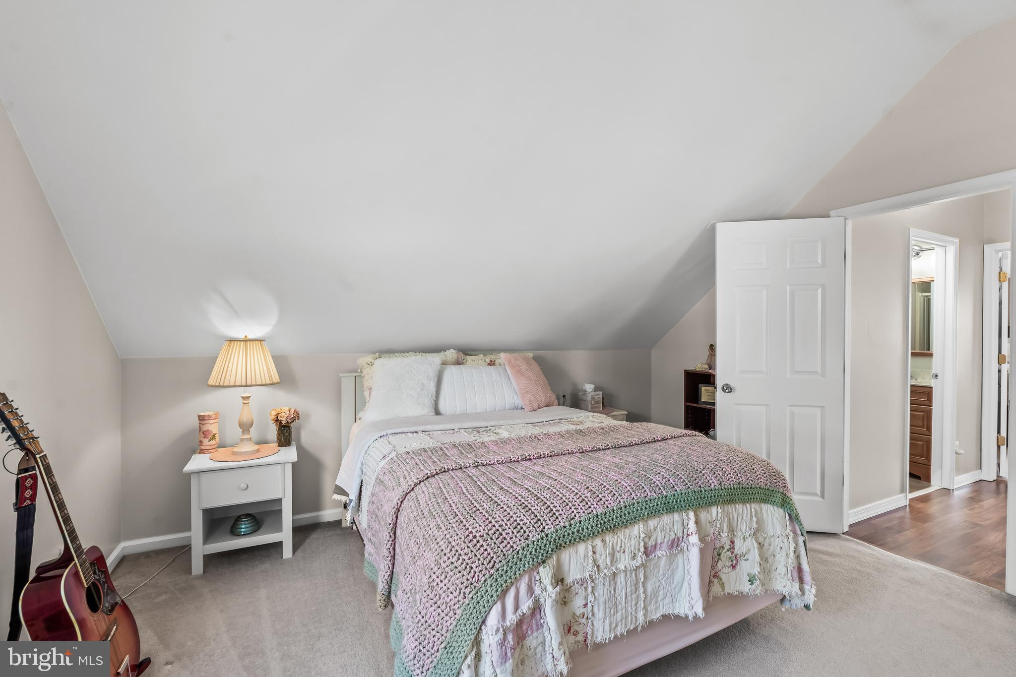 2212 KINGSFORD LANE