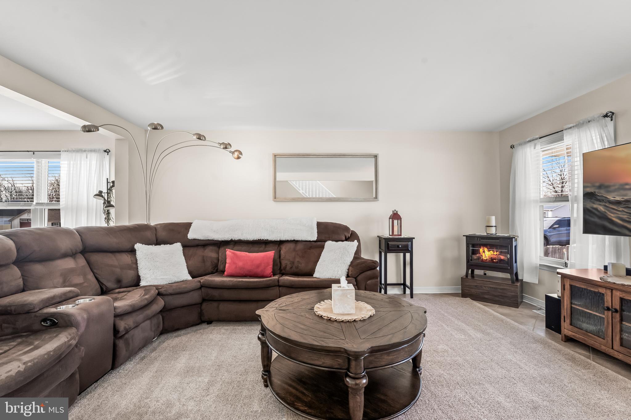 2212 KINGSFORD LANE