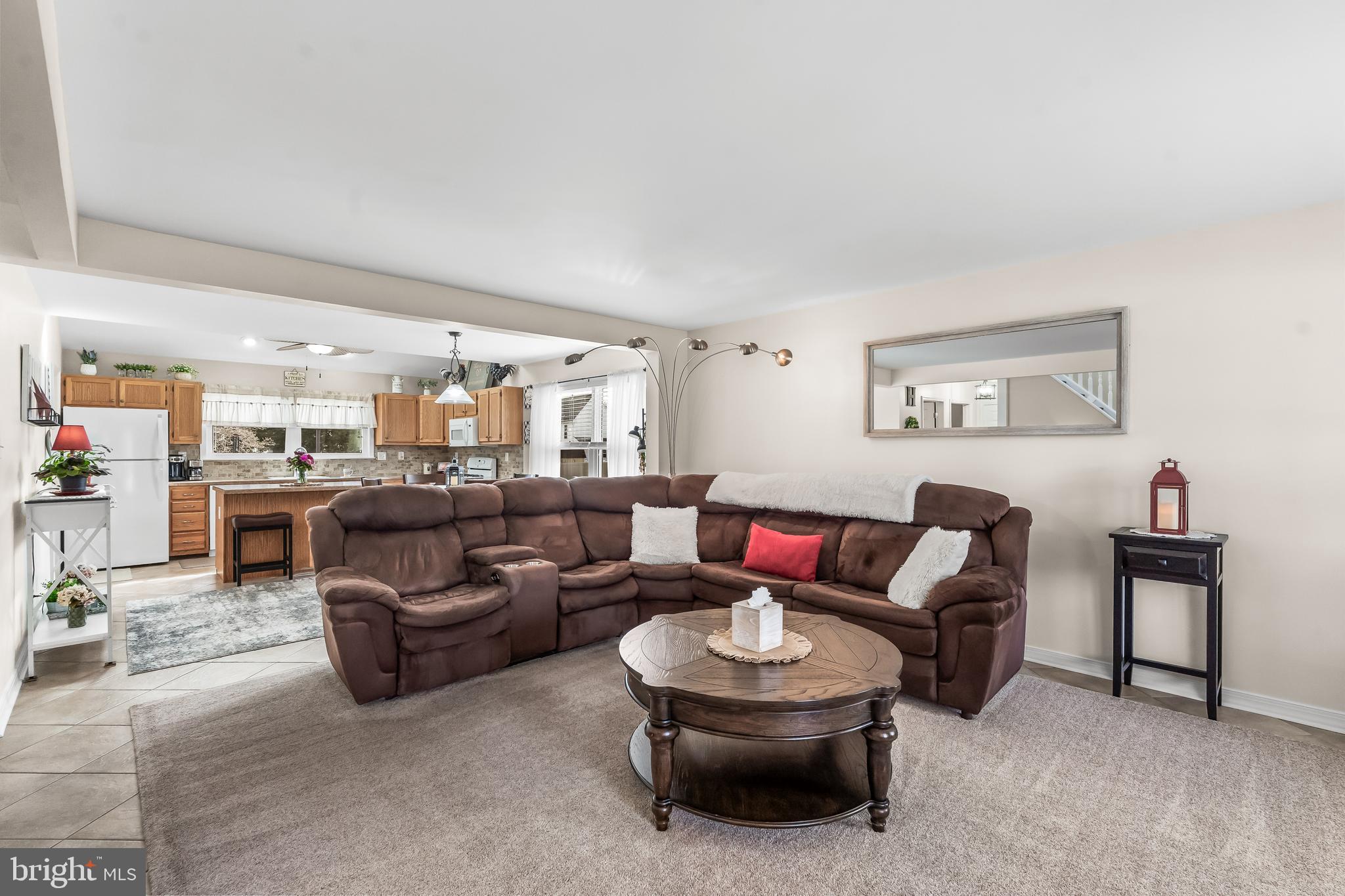 2212 KINGSFORD LANE