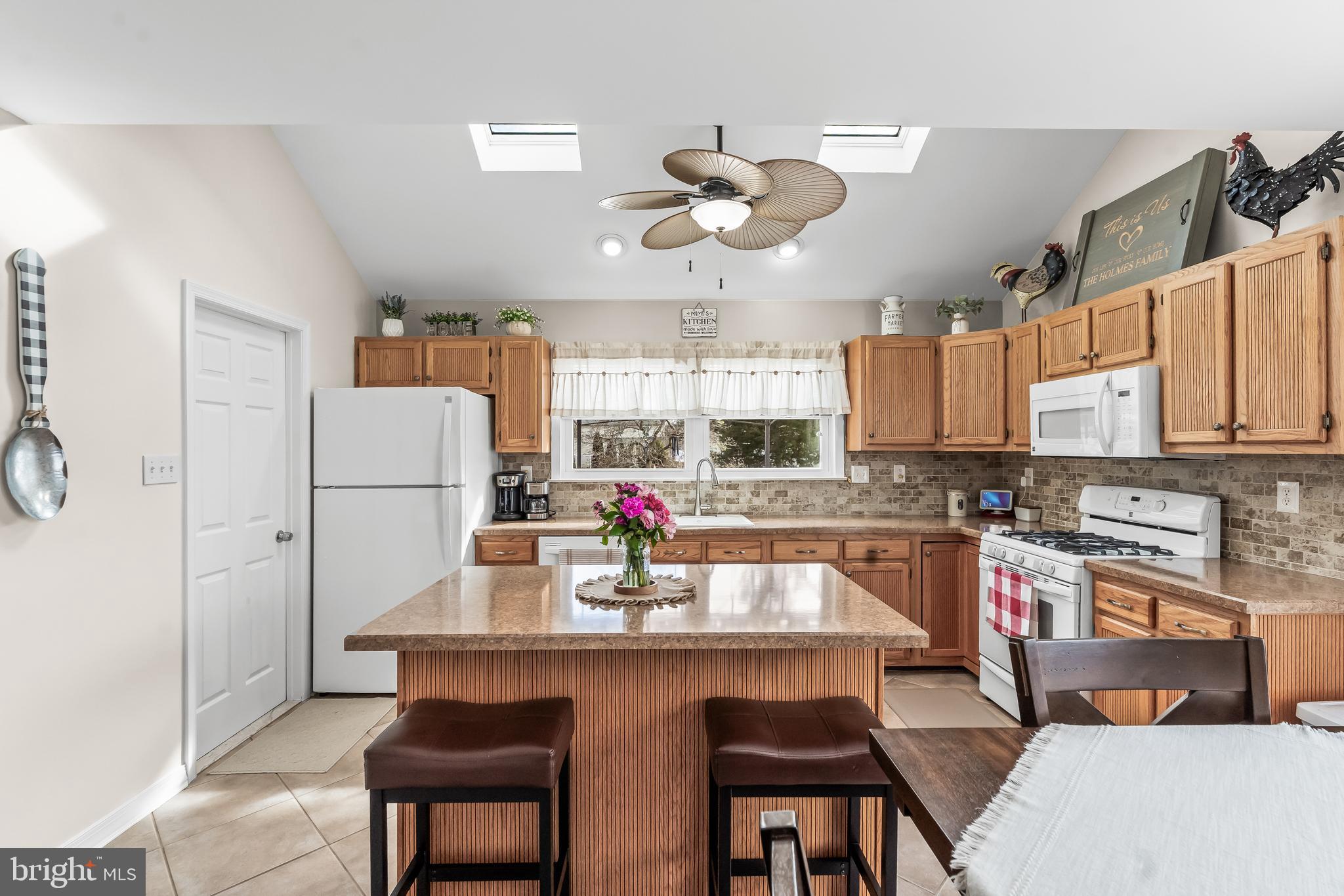 2212 KINGSFORD LANE