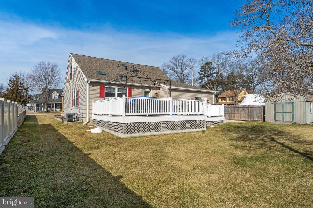 2212 KINGSFORD LANE