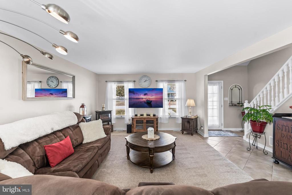 2212 KINGSFORD LANE
