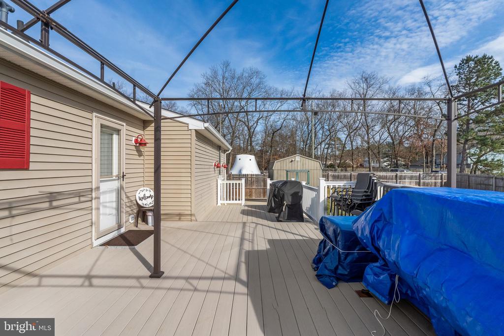 2212 KINGSFORD LANE
