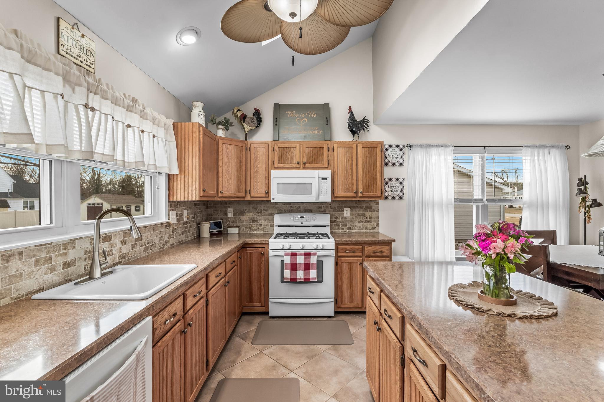 2212 KINGSFORD LANE