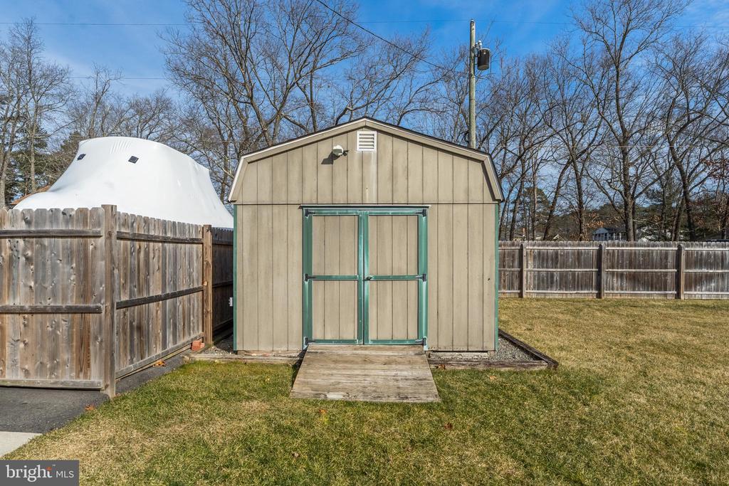 2212 KINGSFORD LANE