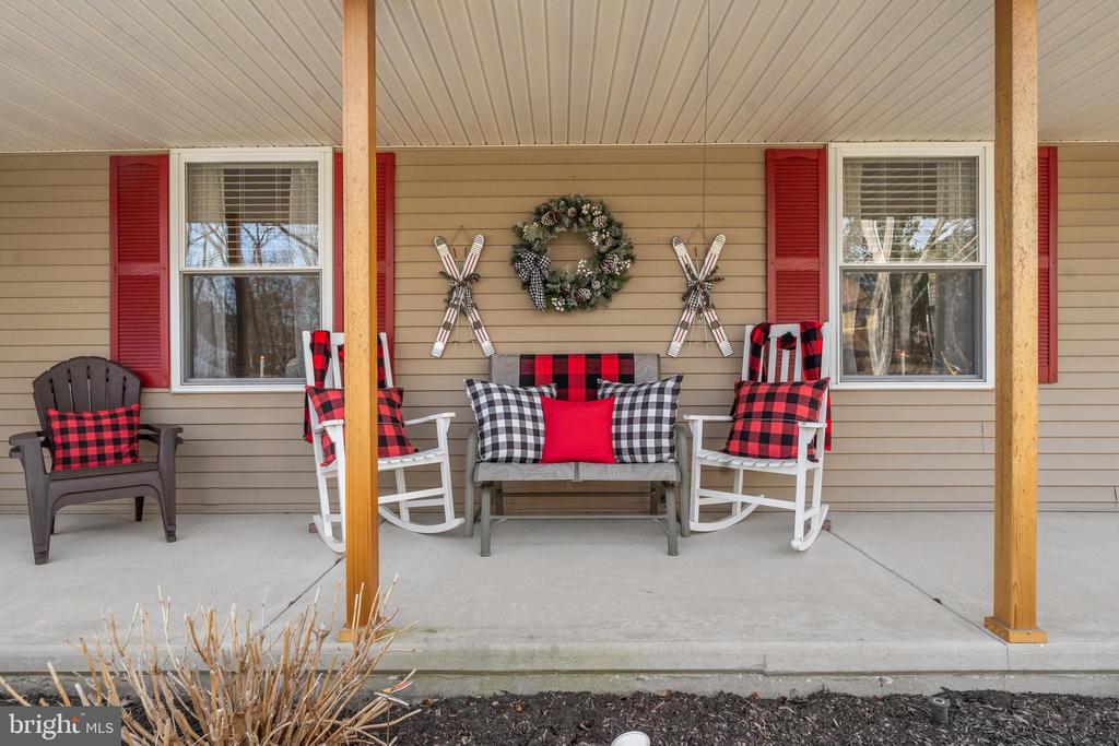 2212 KINGSFORD LANE