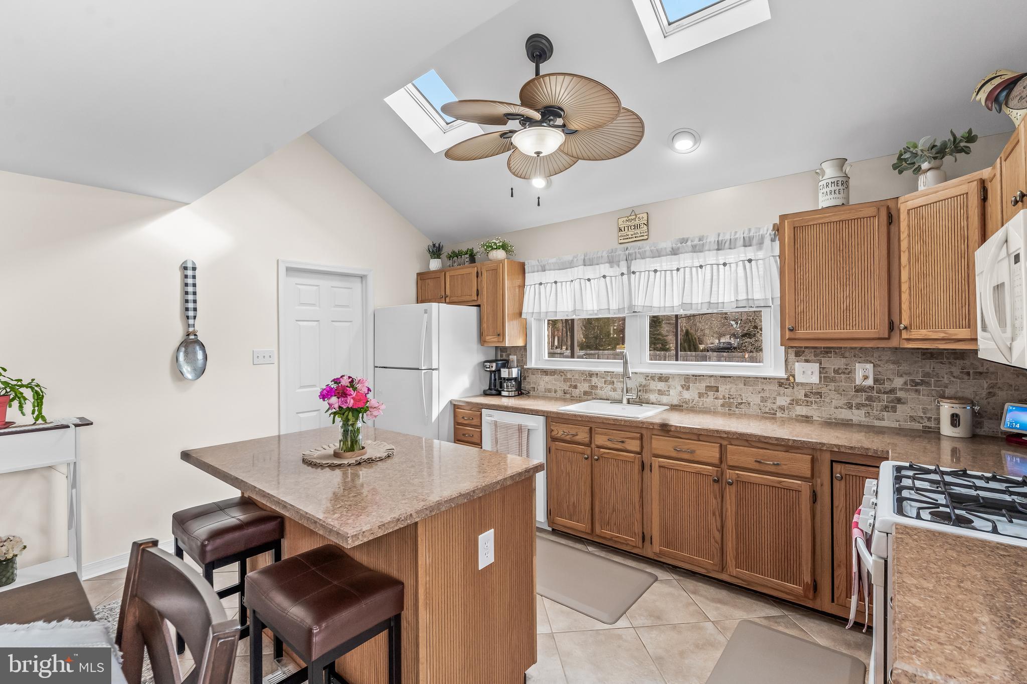 2212 KINGSFORD LANE