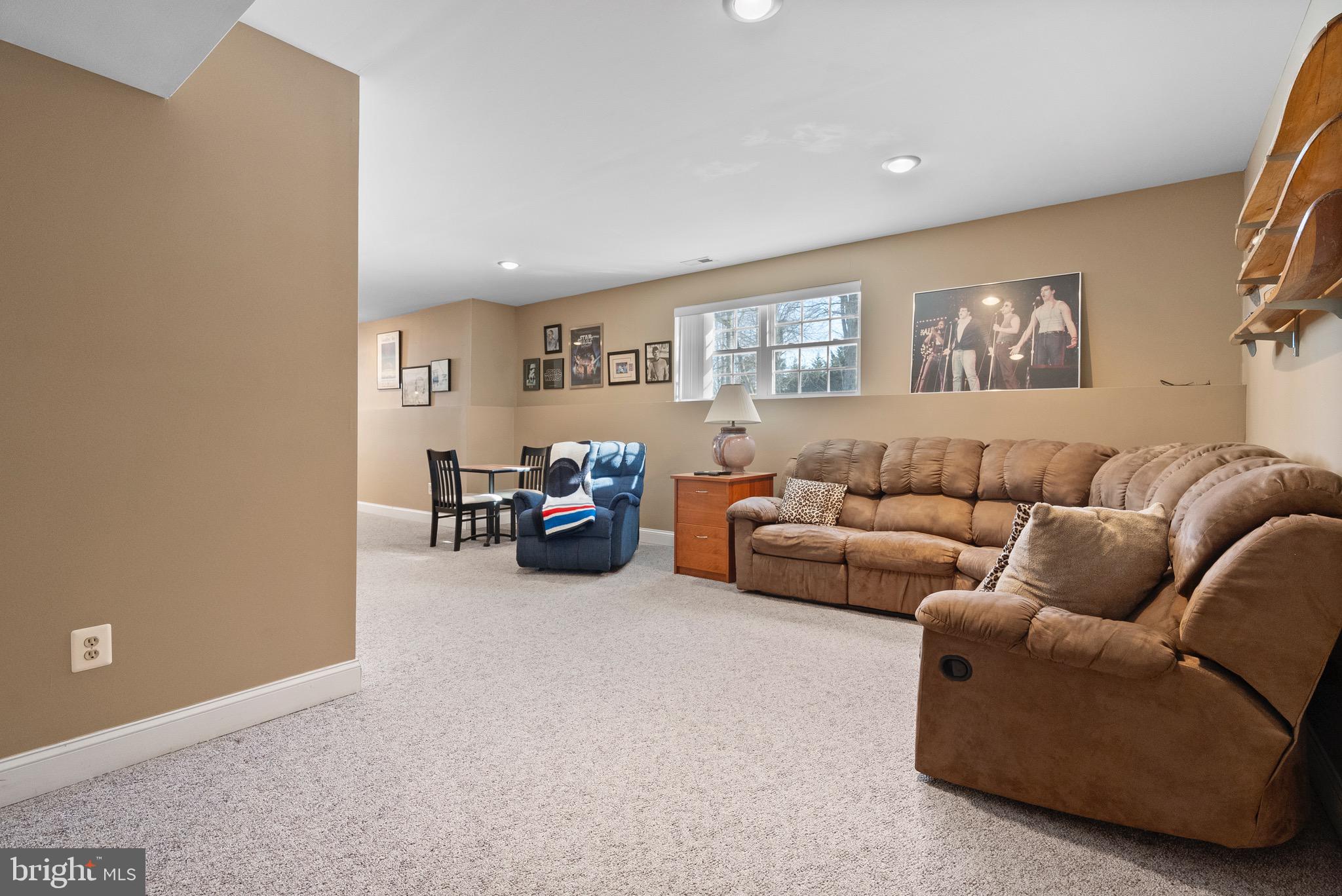 10 LAUREL WOOD COURT