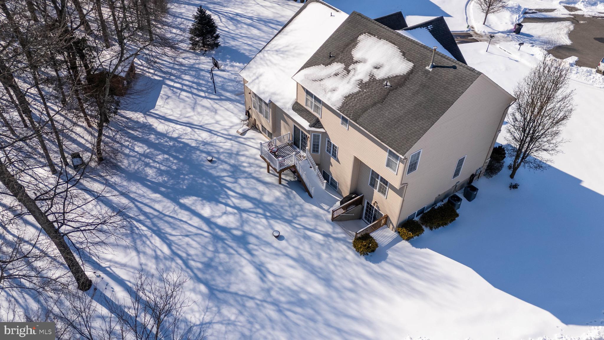 10 LAUREL WOOD COURT