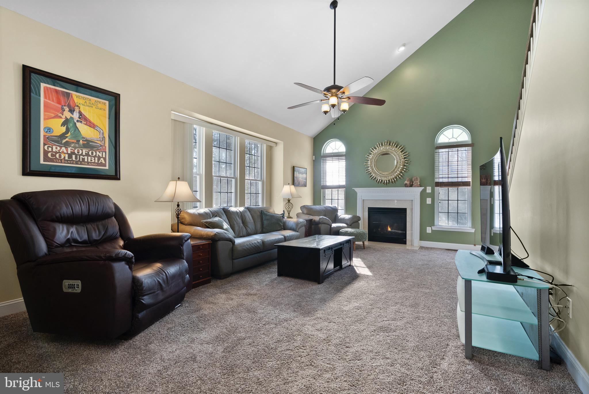 10 LAUREL WOOD COURT