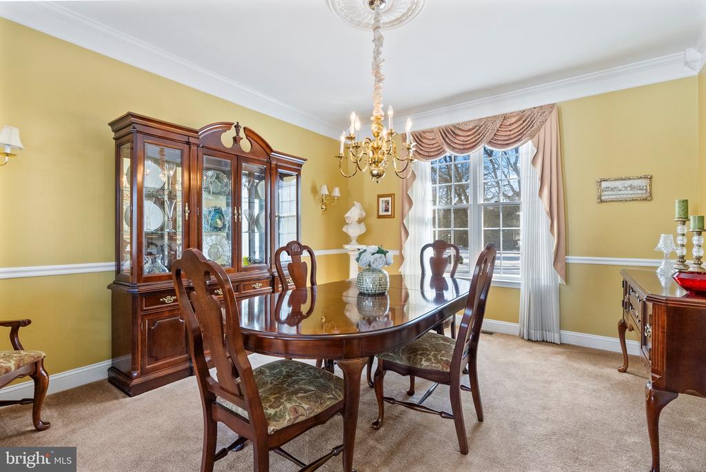 10 LAUREL WOOD COURT