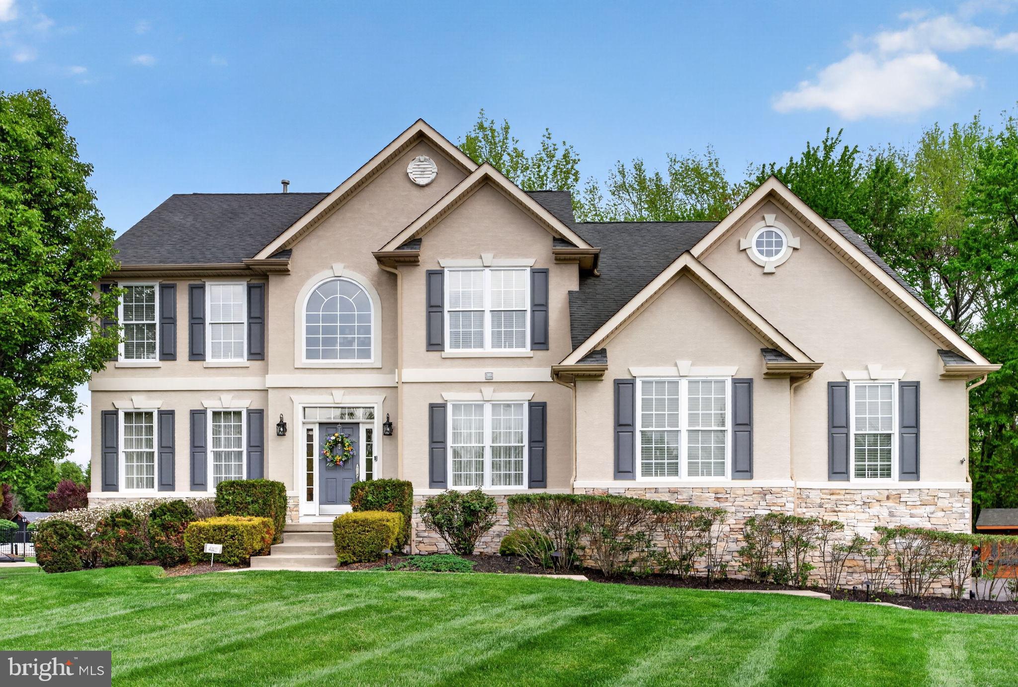 10 LAUREL WOOD COURT