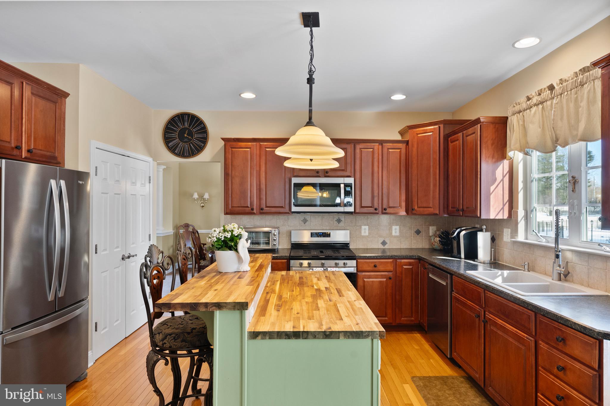 10 LAUREL WOOD COURT