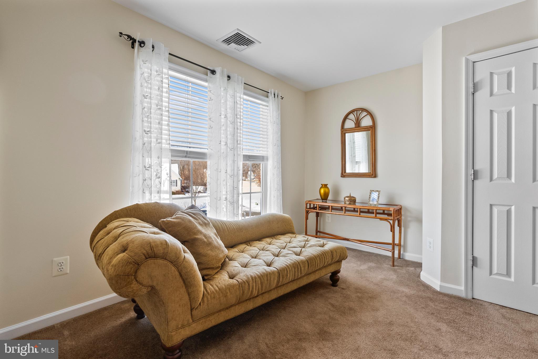 10 LAUREL WOOD COURT