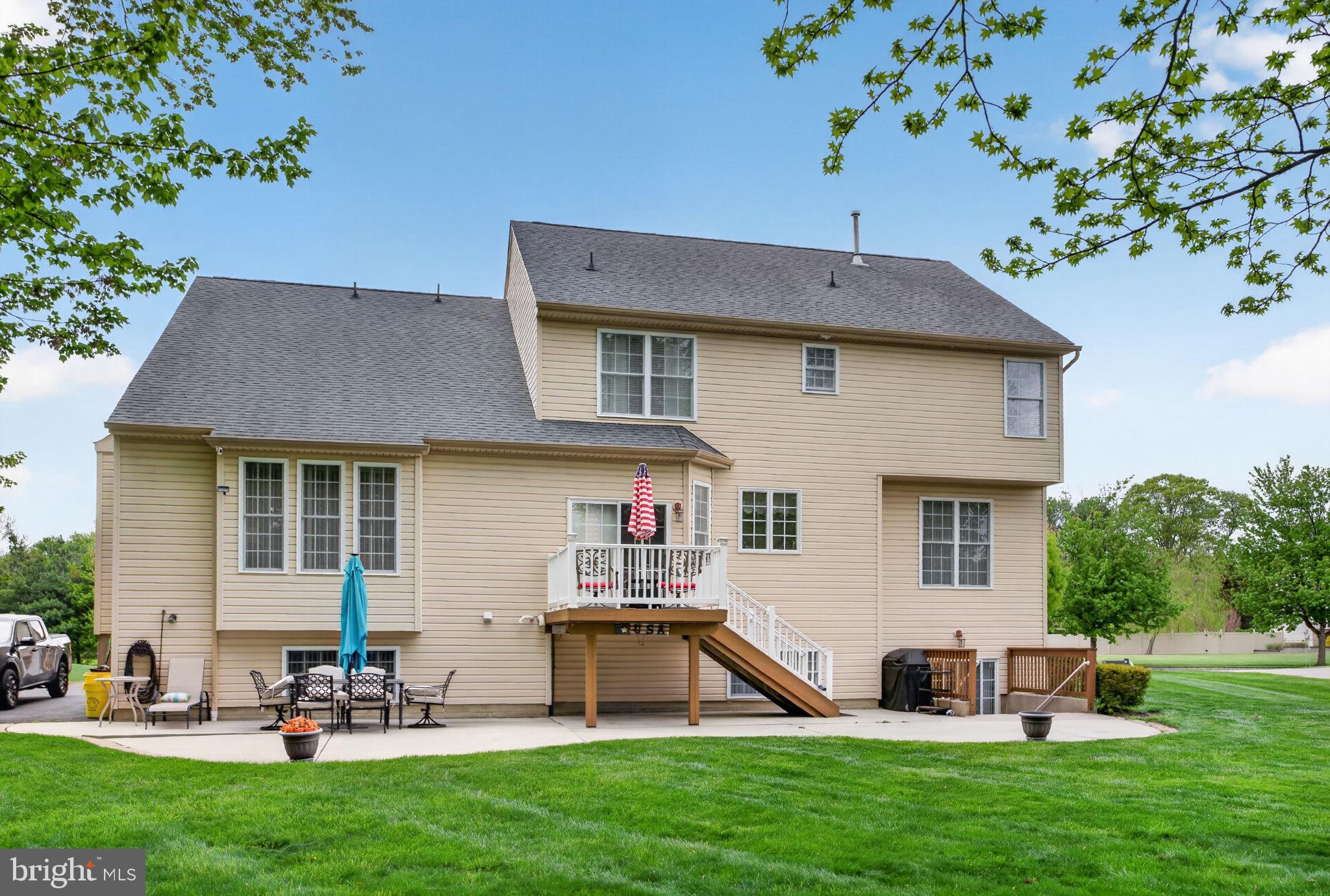 10 LAUREL WOOD COURT