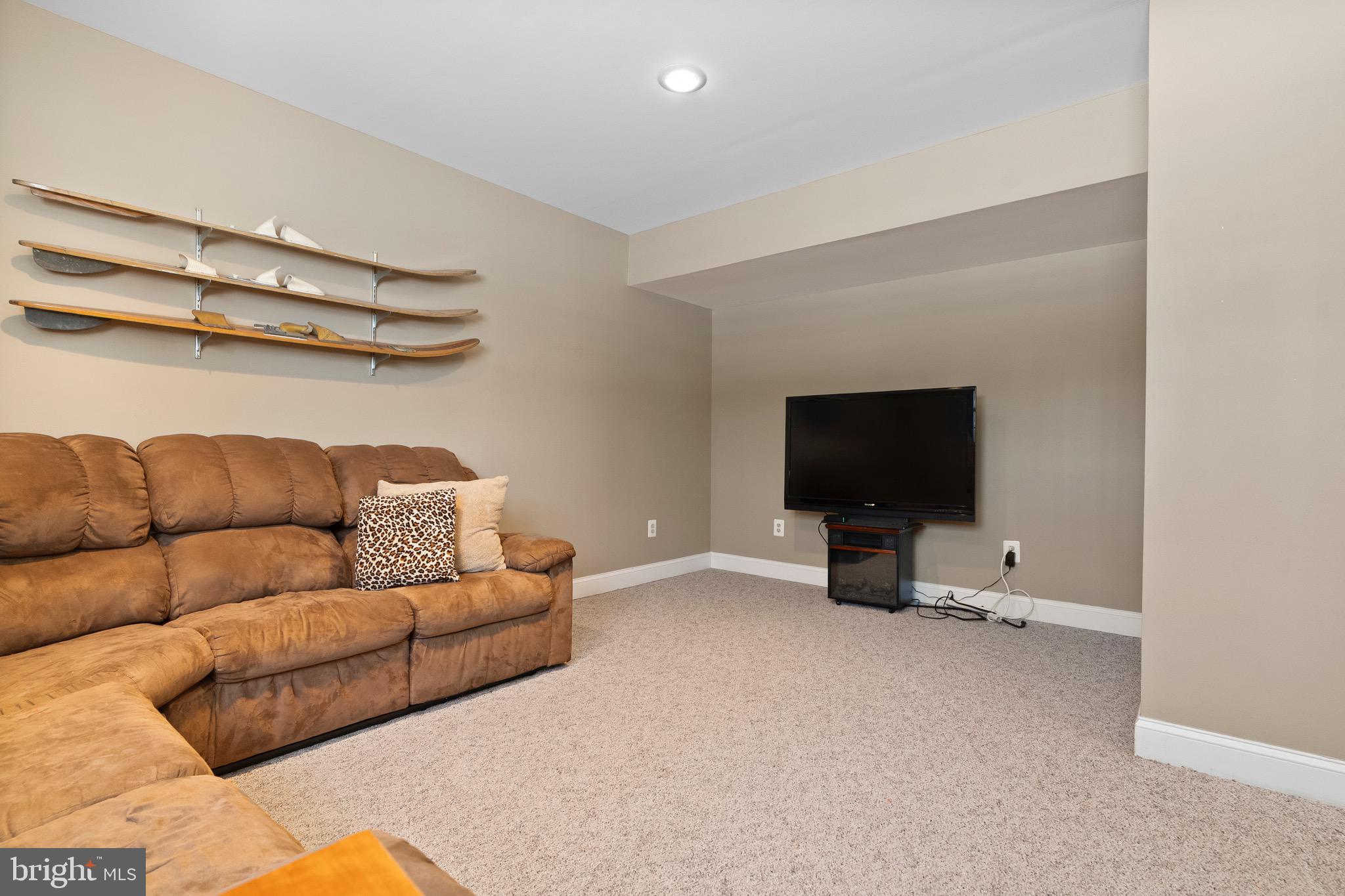 10 LAUREL WOOD COURT