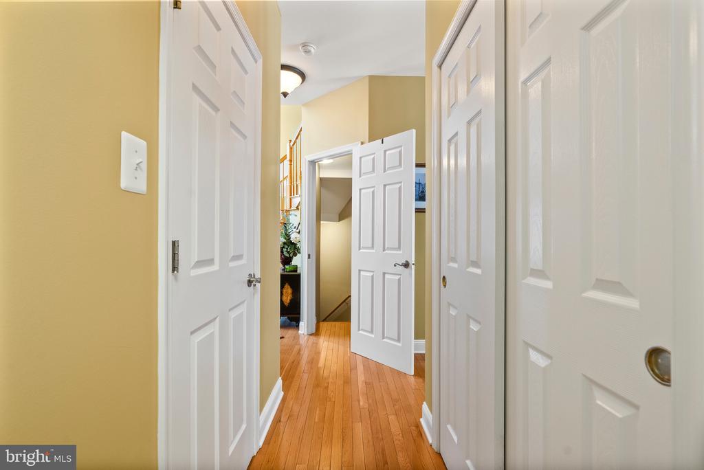 10 LAUREL WOOD COURT