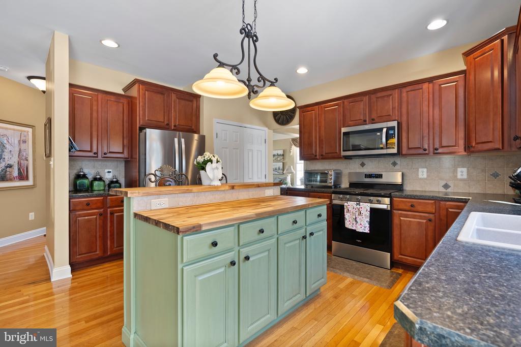 10 LAUREL WOOD COURT