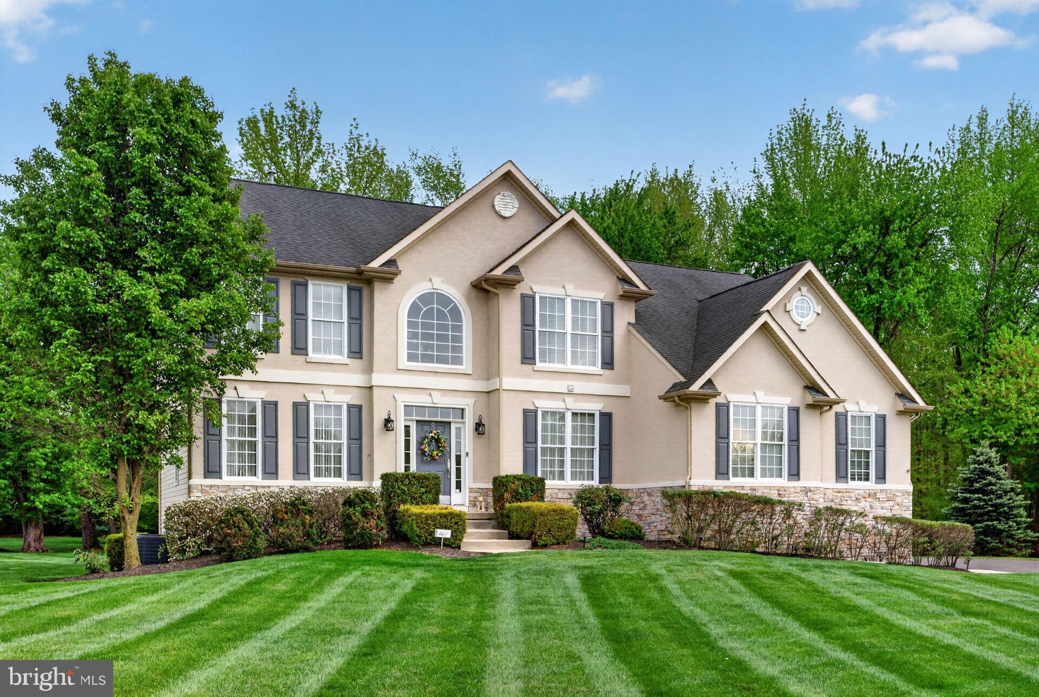10 LAUREL WOOD COURT