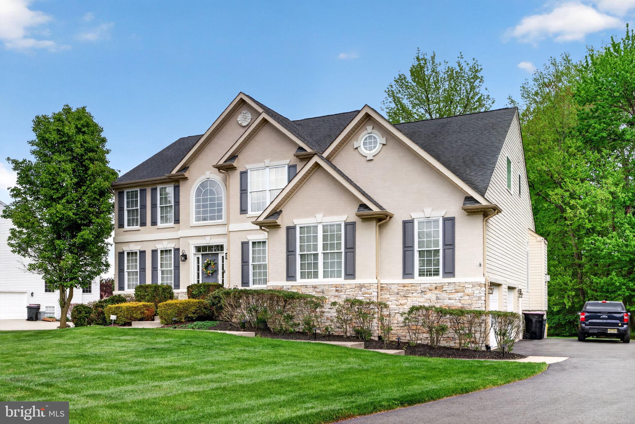 10 LAUREL WOOD COURT