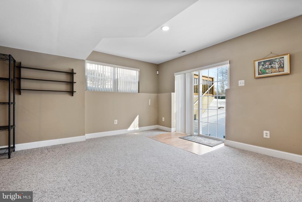 10 LAUREL WOOD COURT
