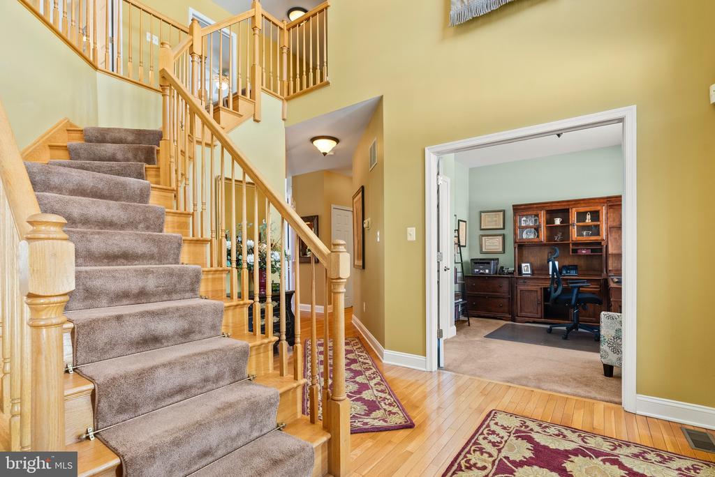 10 LAUREL WOOD COURT