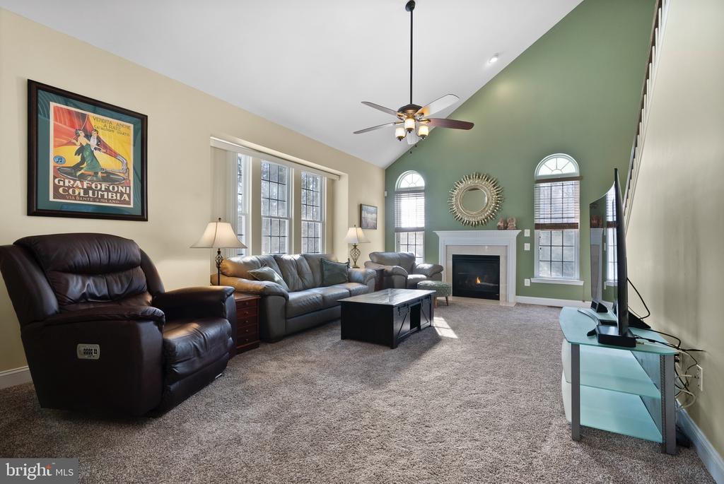 10 LAUREL WOOD COURT