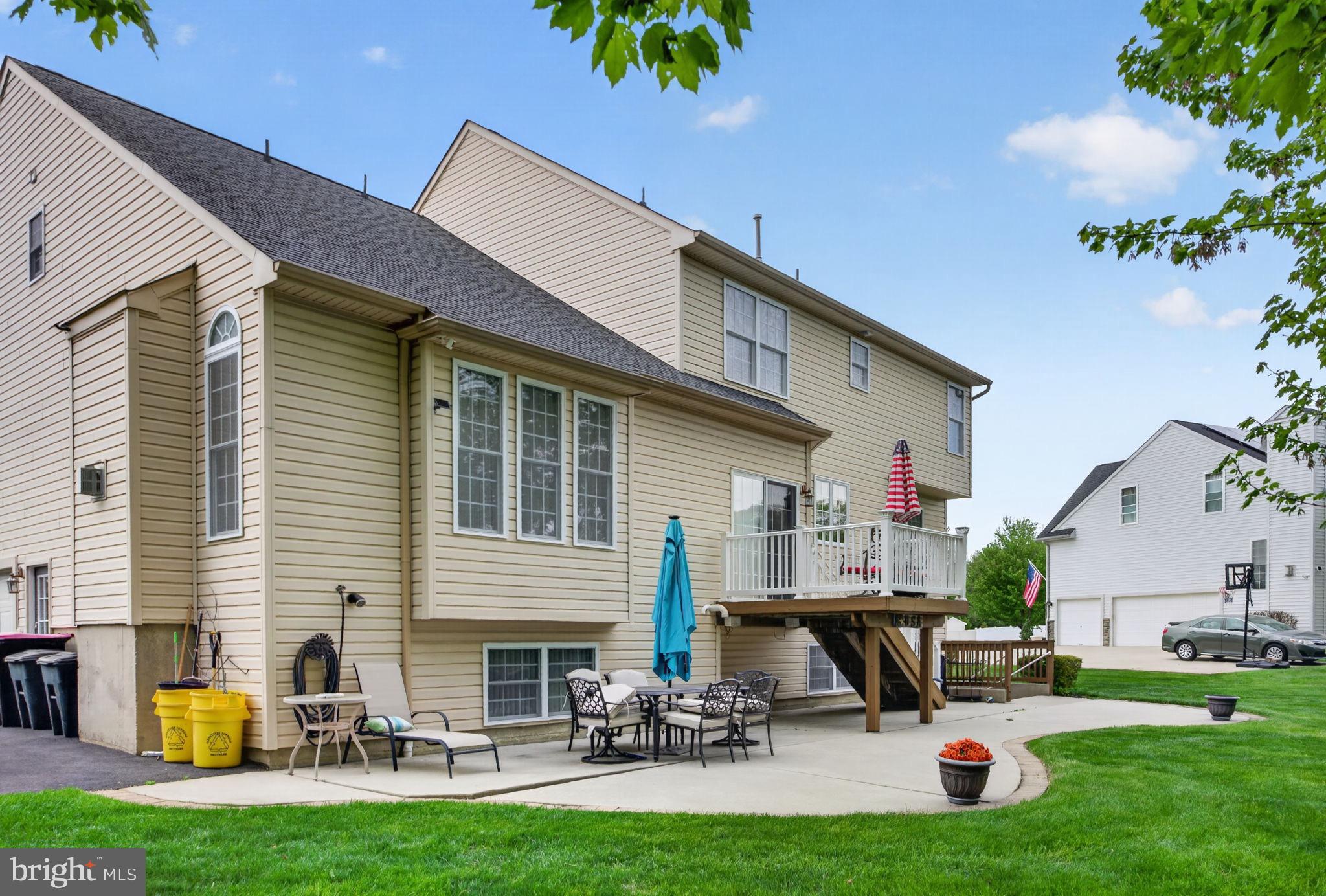 10 LAUREL WOOD COURT