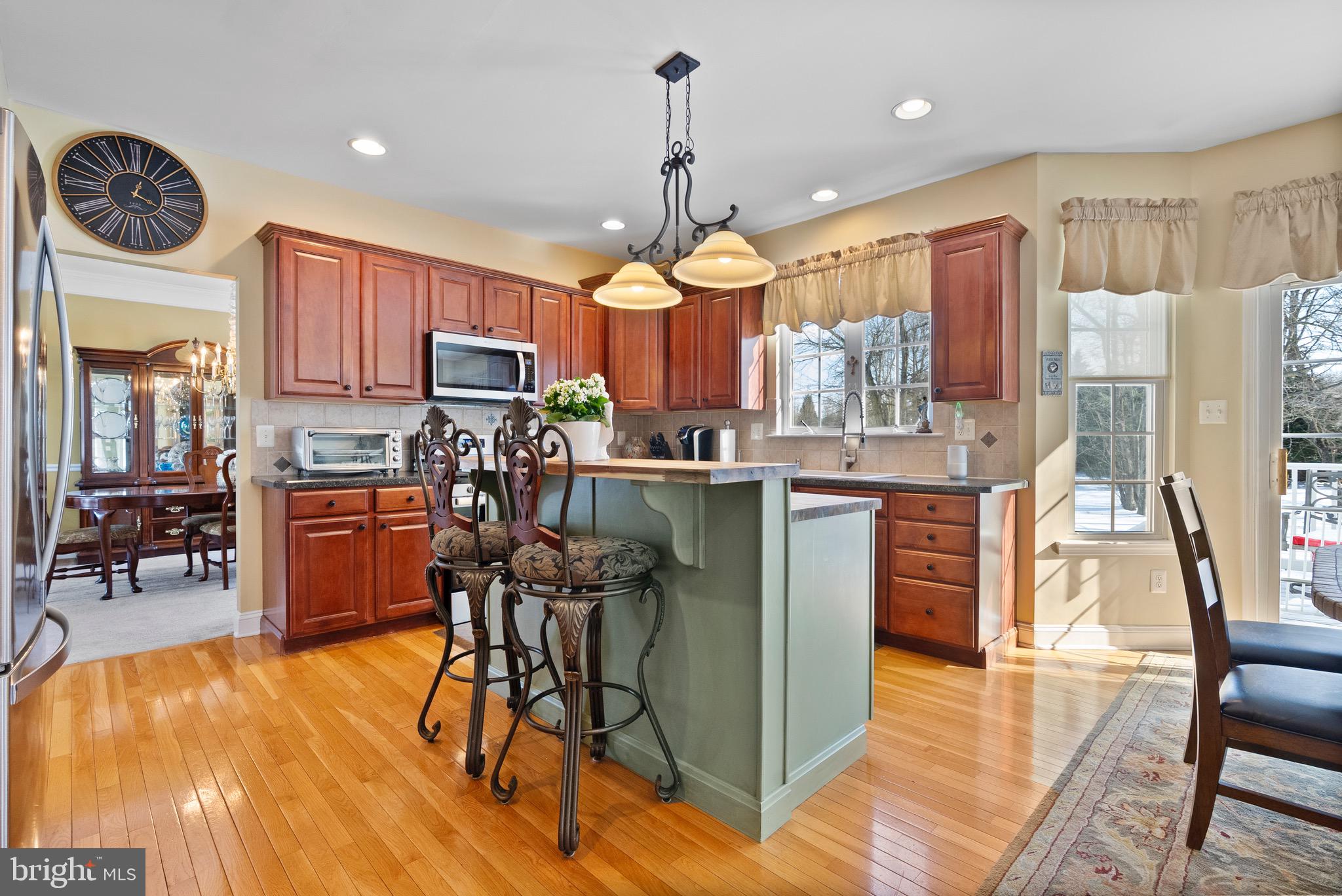 10 LAUREL WOOD COURT