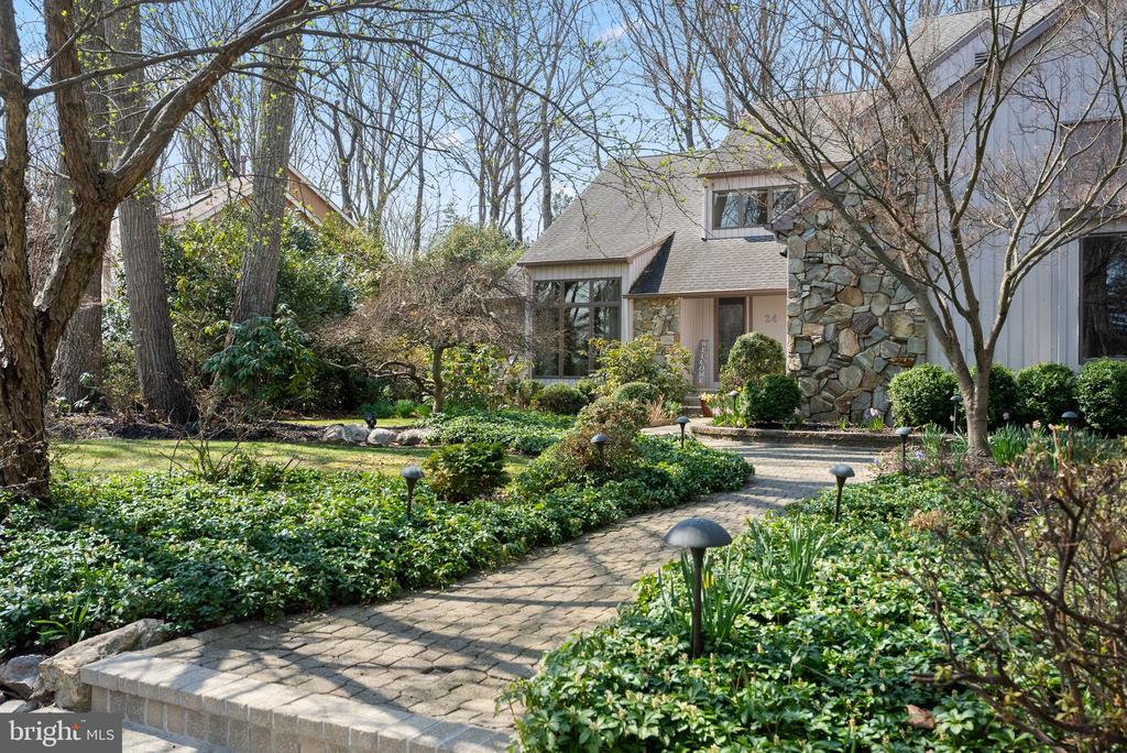 24 YORKSHIRE DRIVE