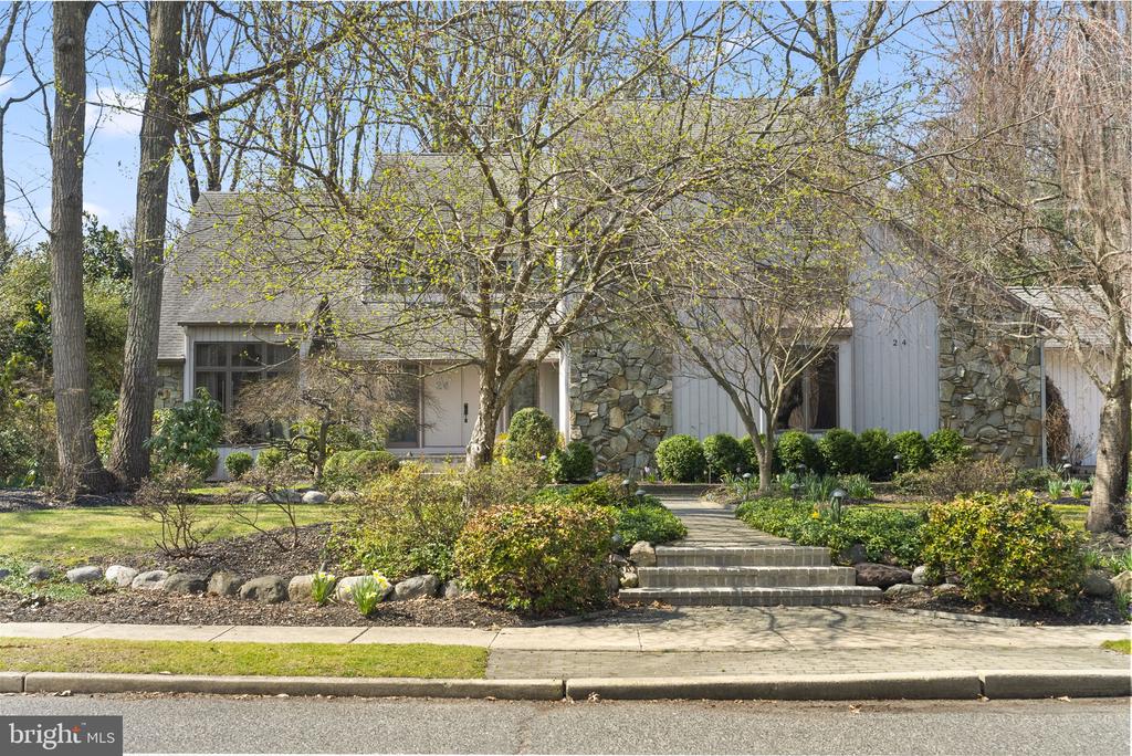 24 YORKSHIRE DRIVE