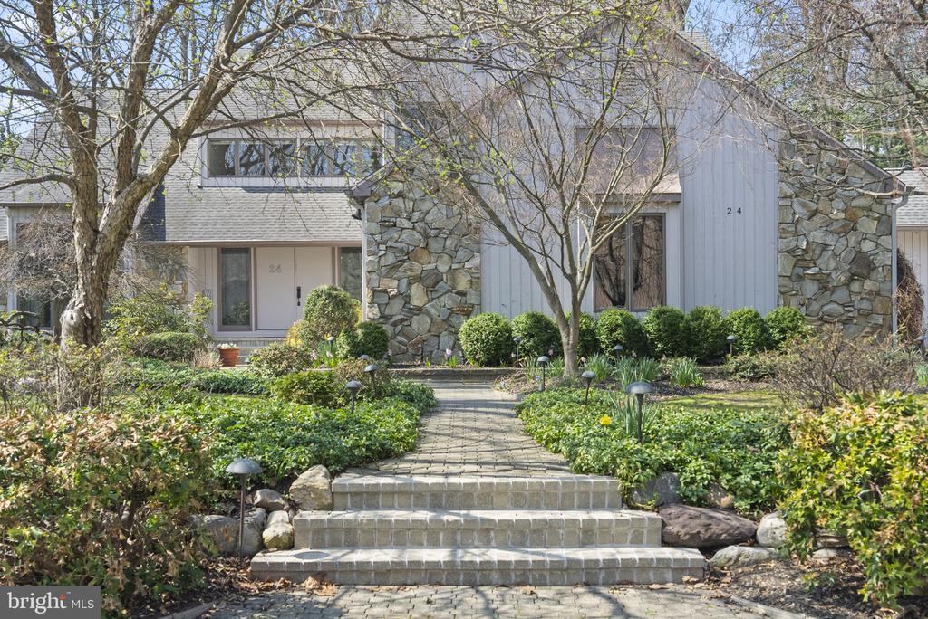 24 YORKSHIRE DRIVE