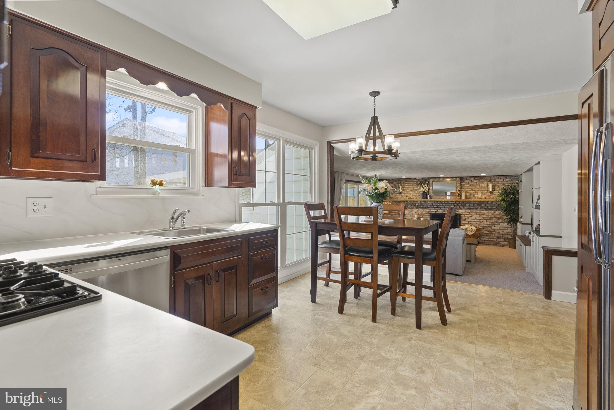 138 KNOLLWOOD DRIVE