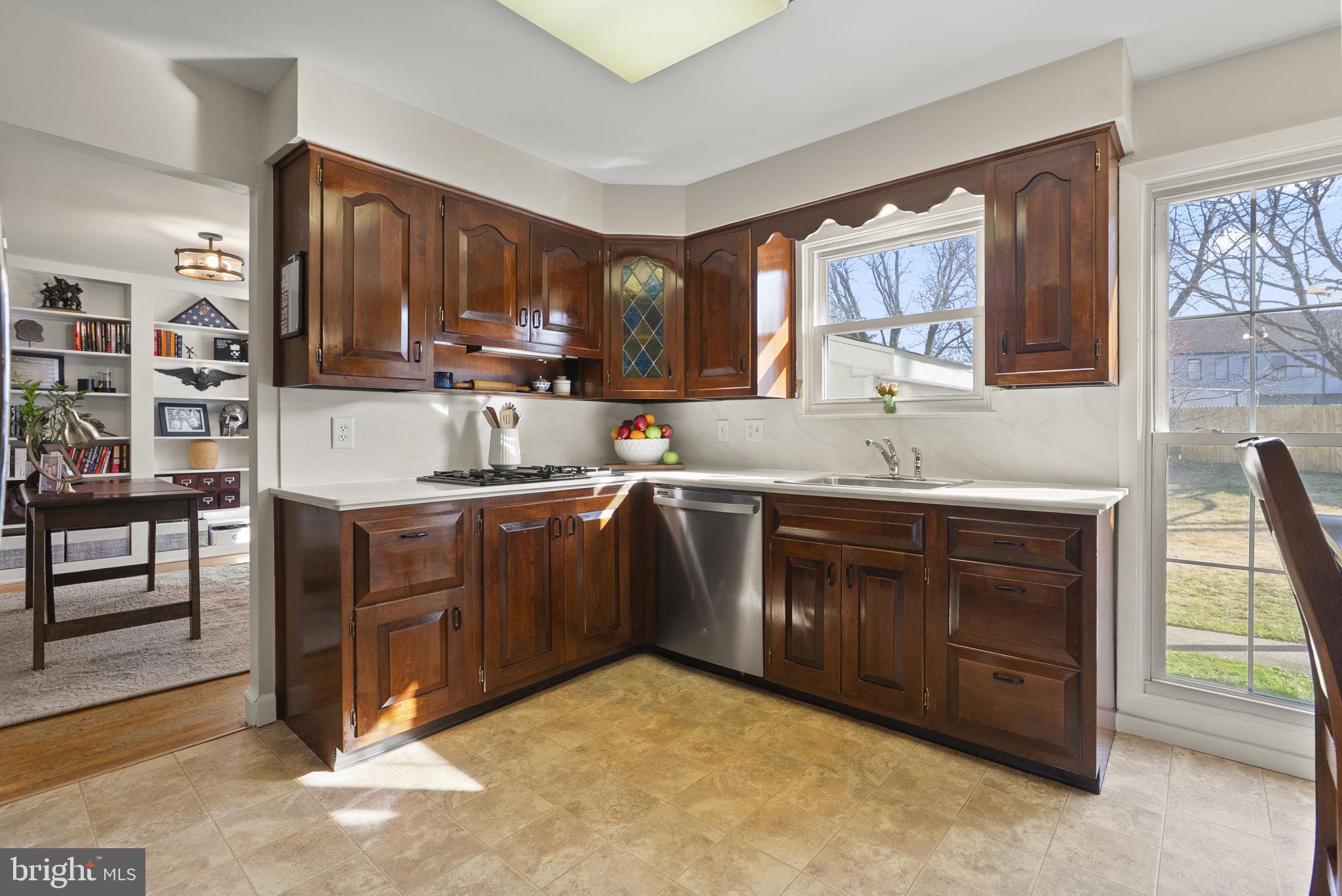138 KNOLLWOOD DRIVE