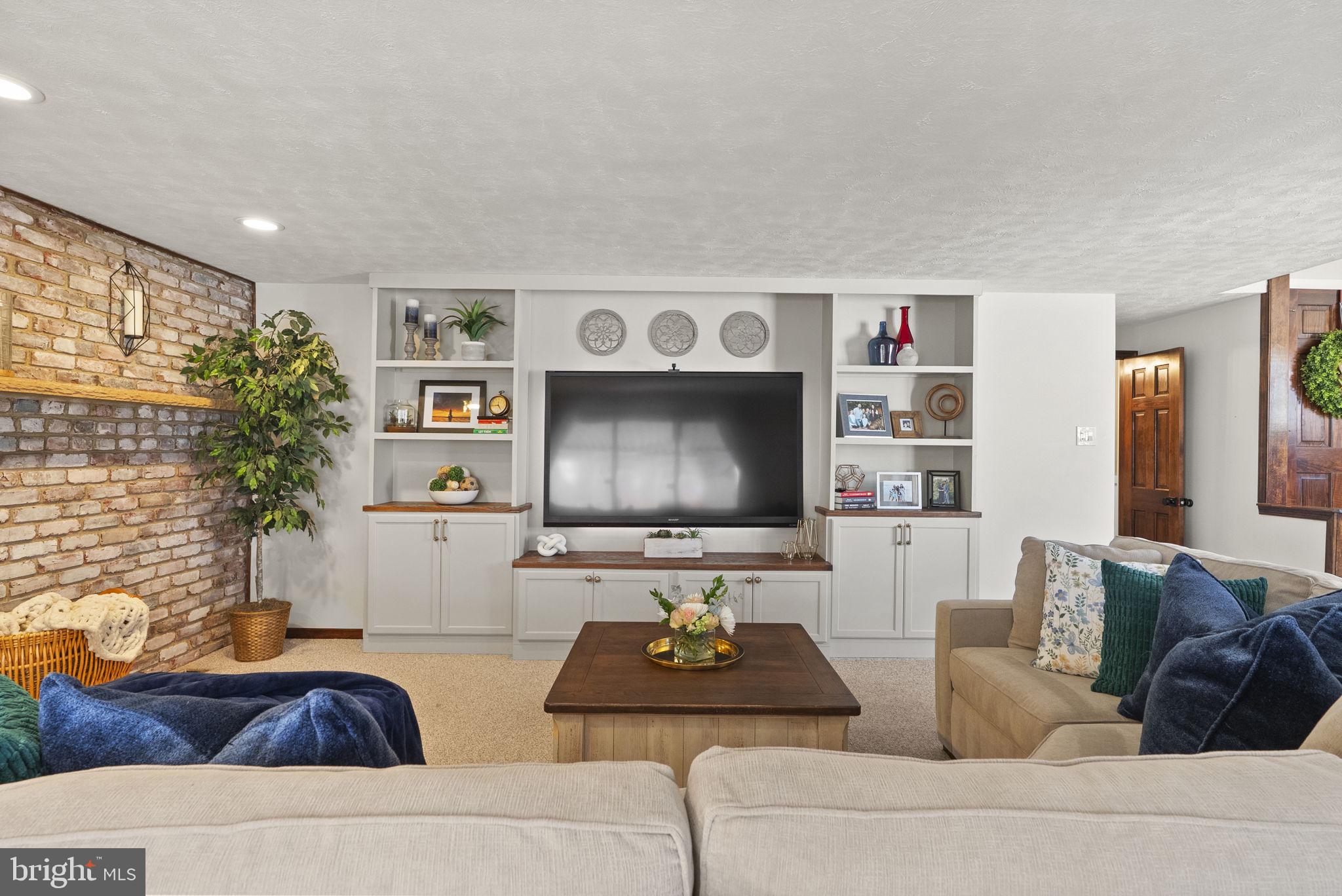 138 KNOLLWOOD DRIVE