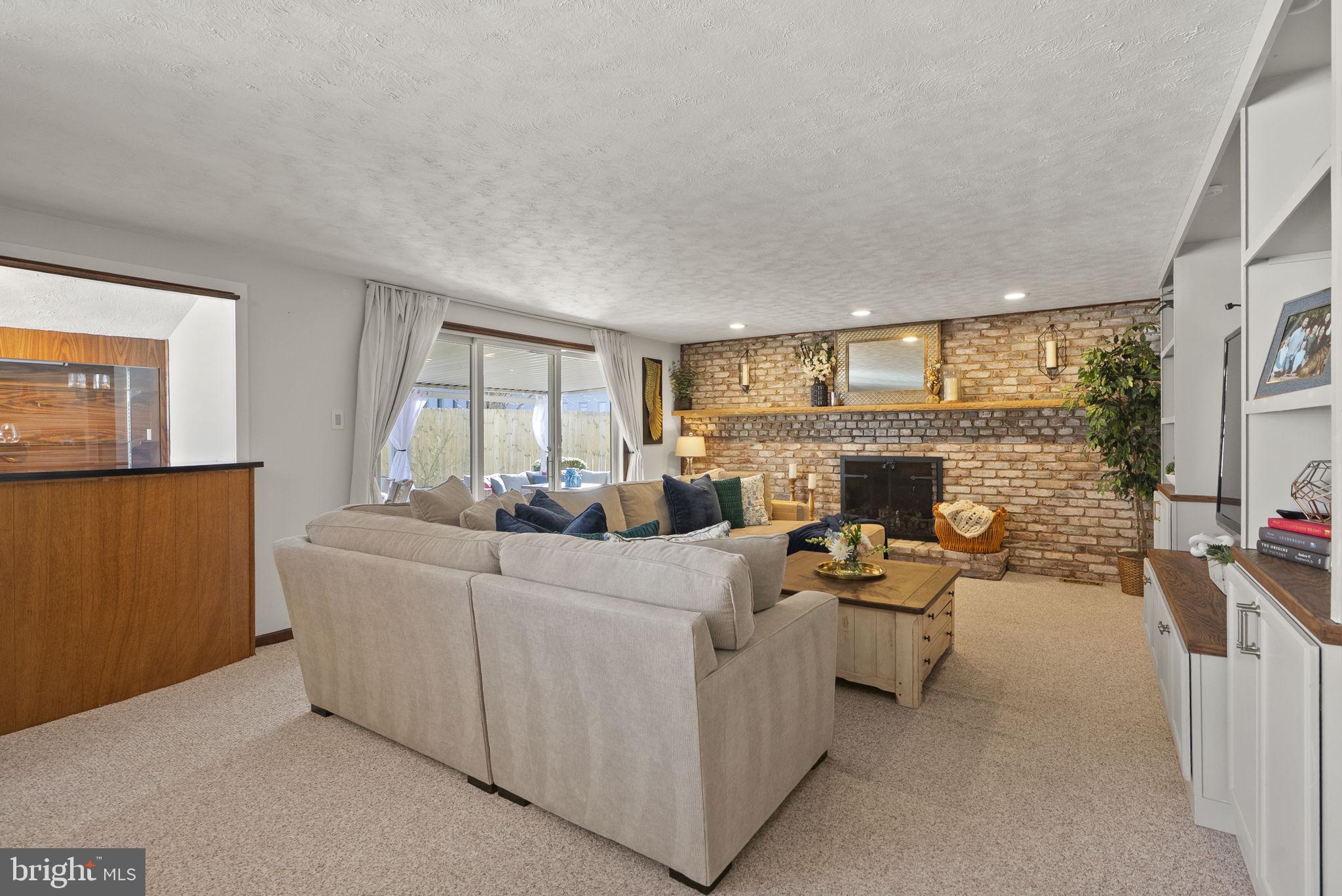 138 KNOLLWOOD DRIVE