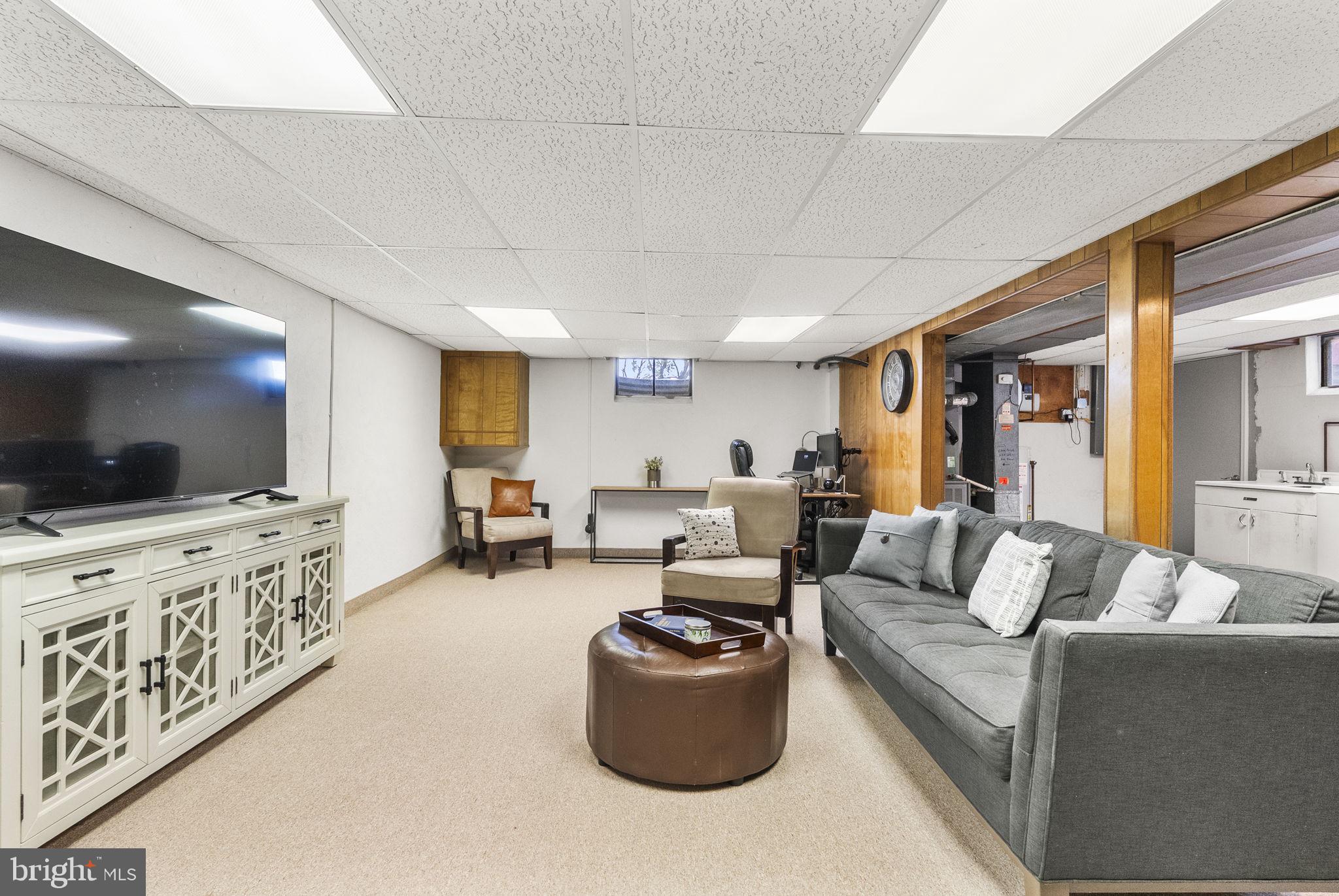 138 KNOLLWOOD DRIVE