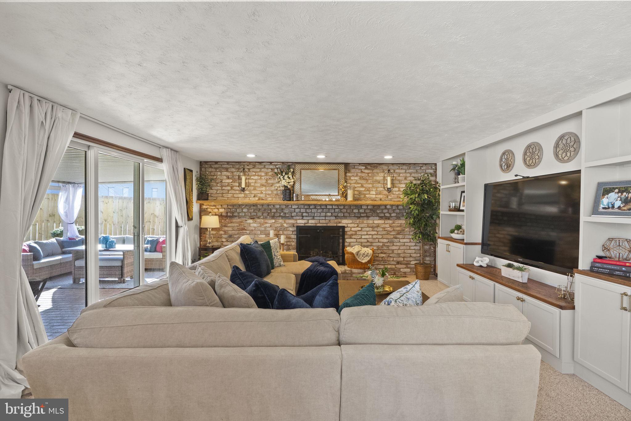 138 KNOLLWOOD DRIVE