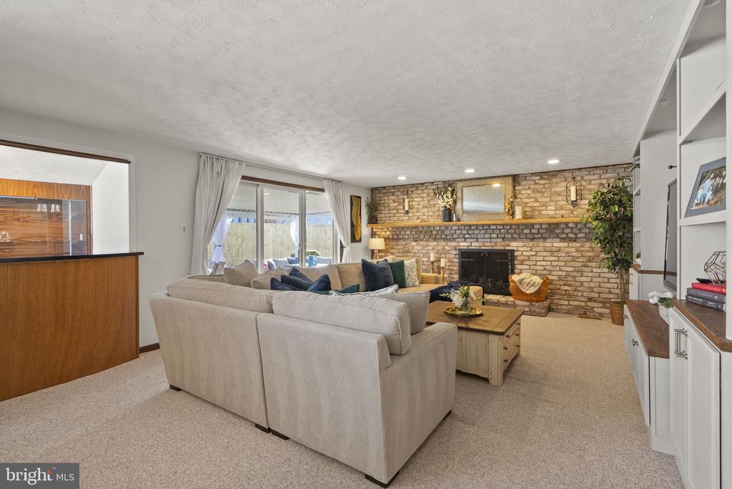 138 KNOLLWOOD DRIVE